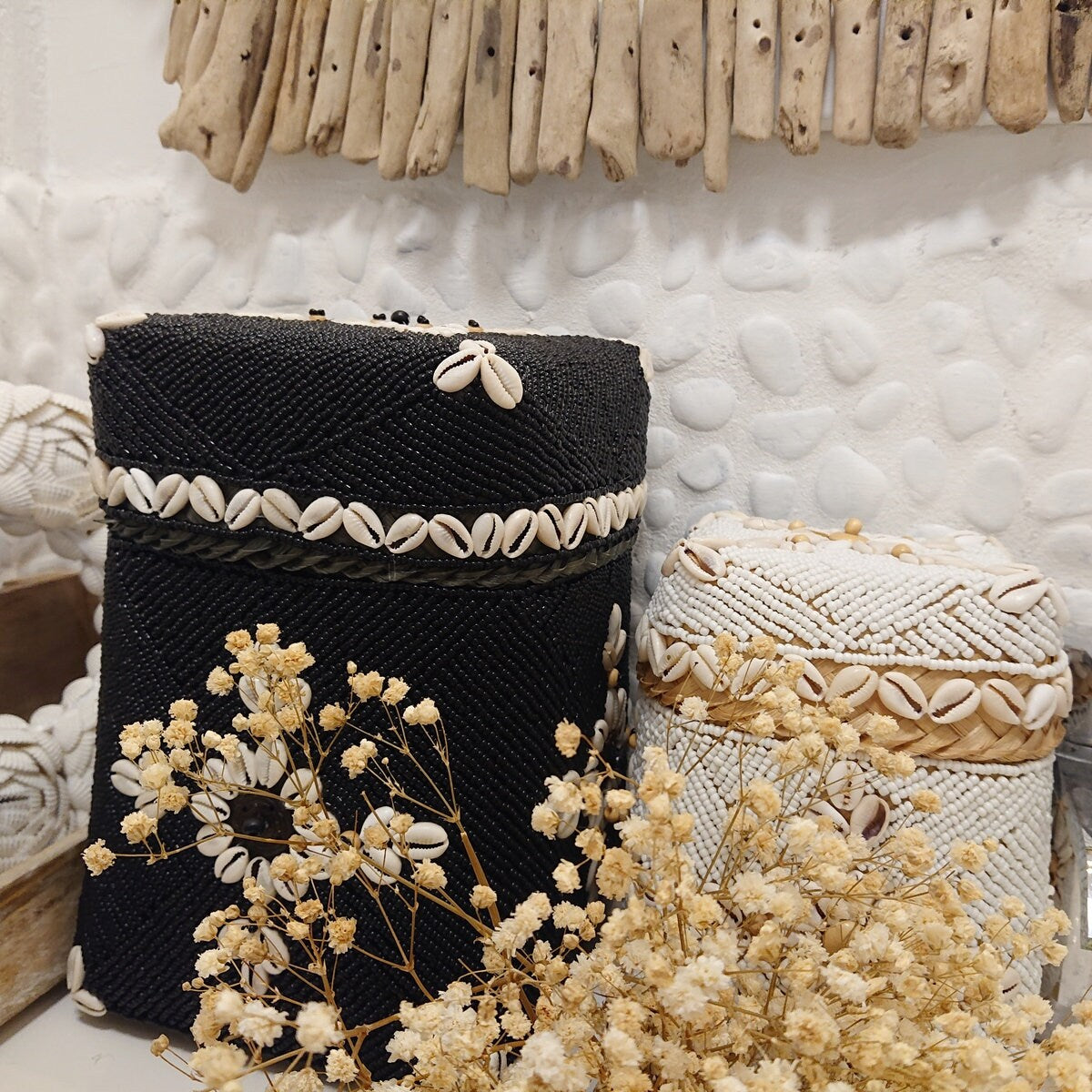 Scatole decorative nere con conchiglie bianche 🌿🐚
