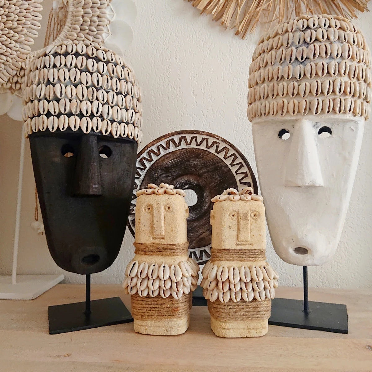 Máscara decorativa de Timor en madera negra