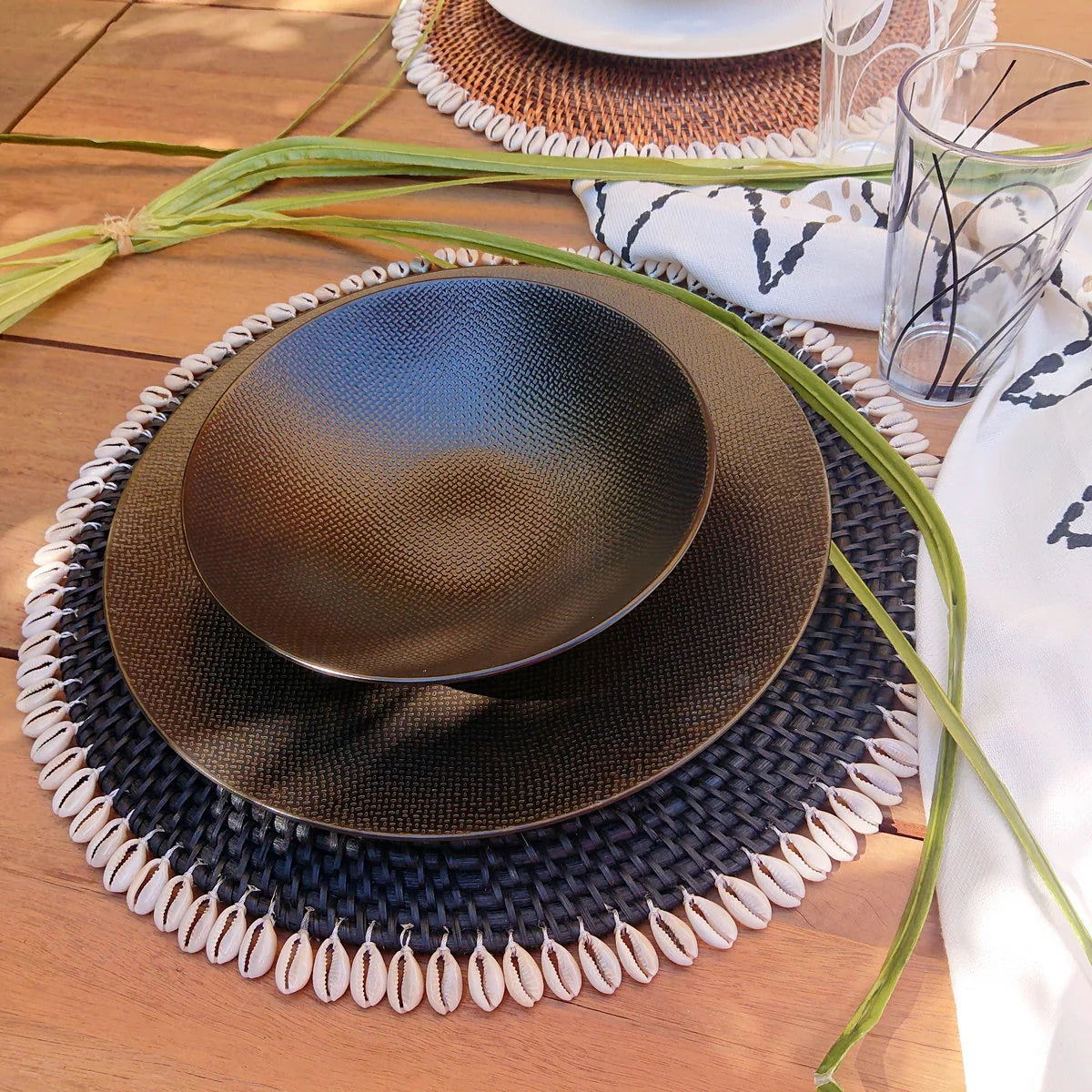 Mantel Individual "Cara" Negro Envejecido con Conchas