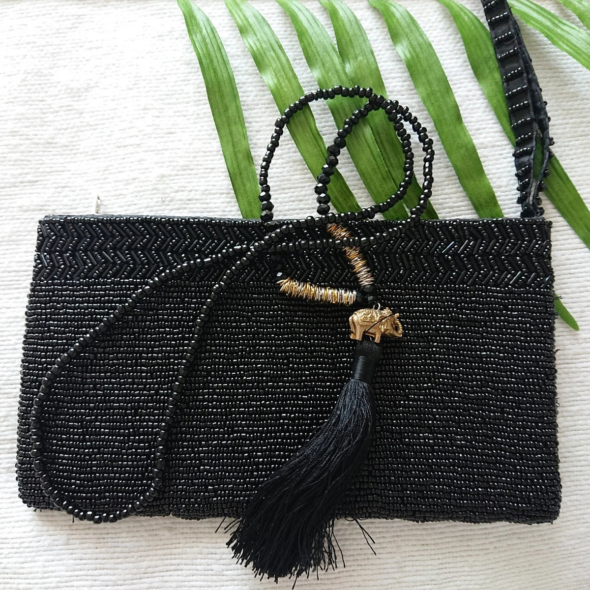 Clutch Negro de Cuentas de Vidrio - Colección Lola