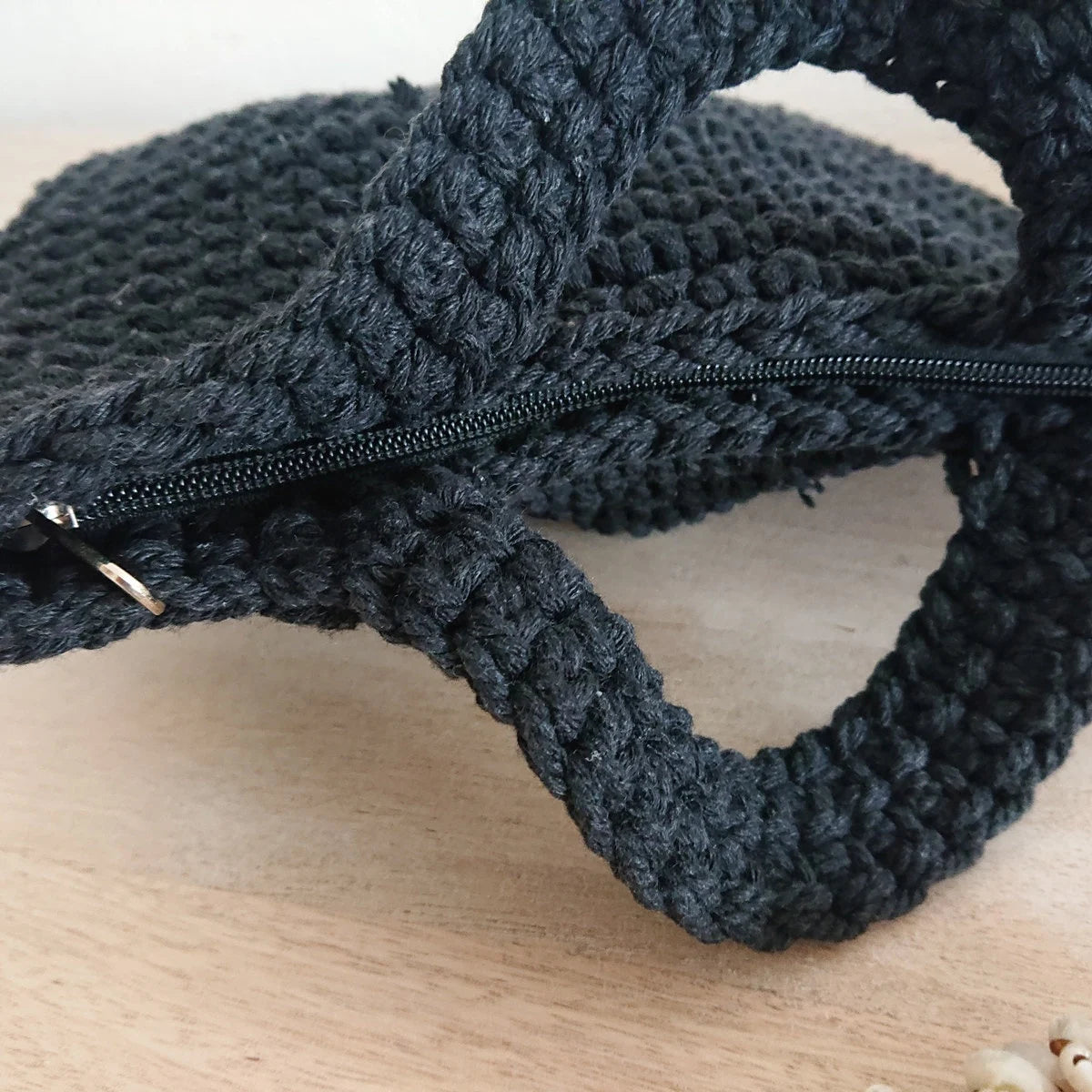 Schwarze Häkeltasche – Mona Collection