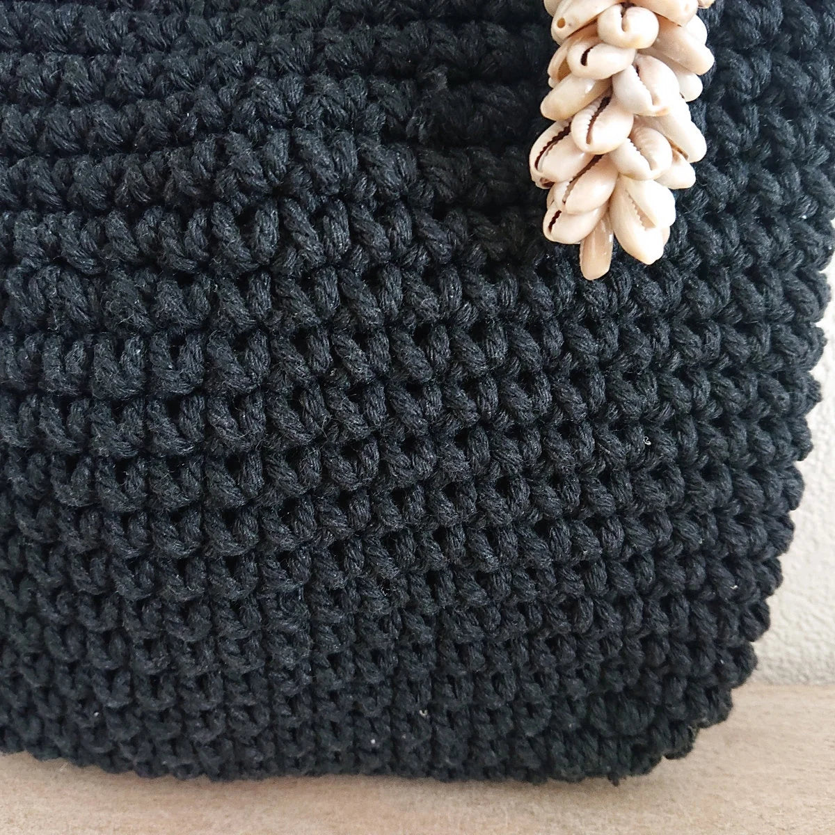 Schwarze Häkeltasche – Mona Collection