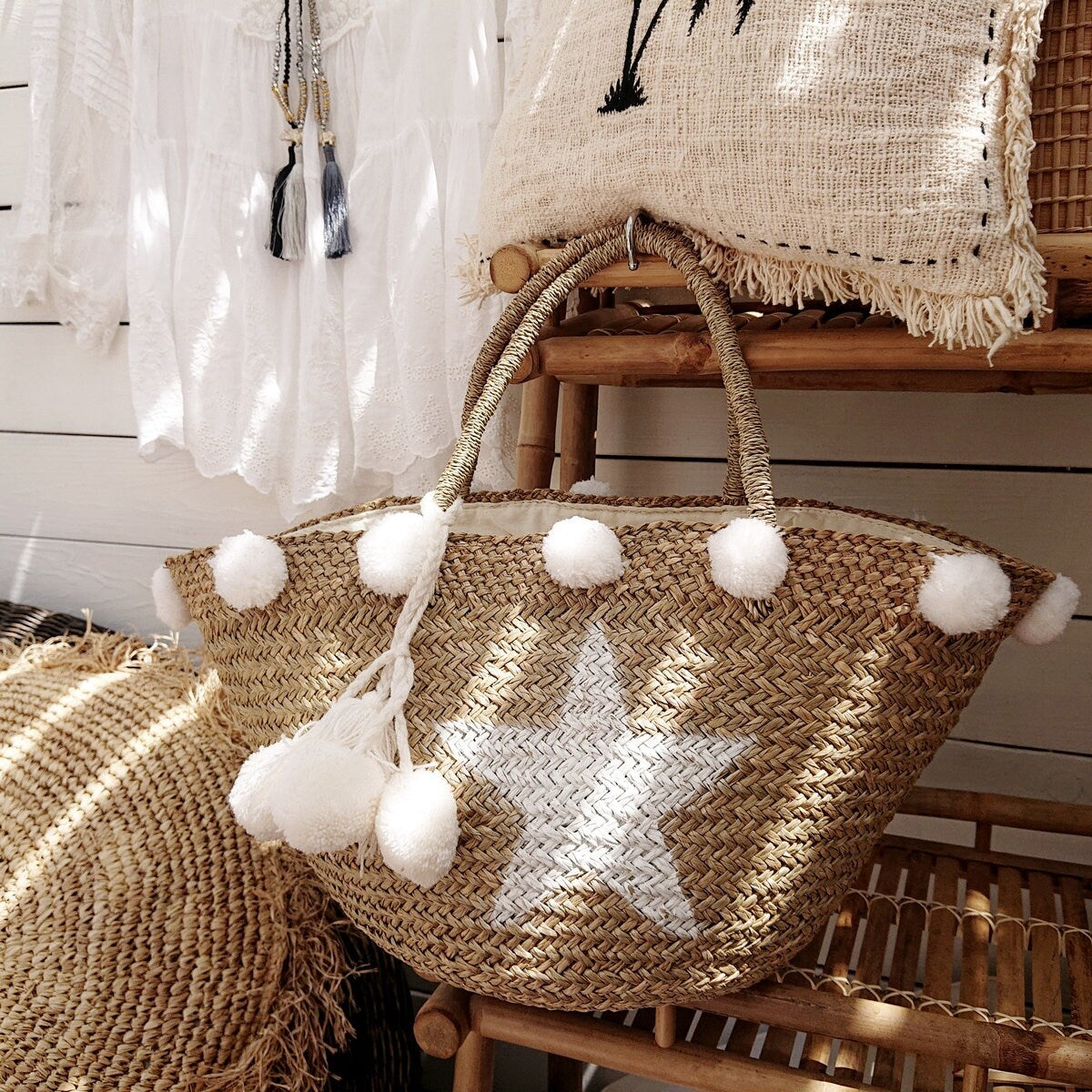 Cestino da spiaggia con pompon bianco – Collezione Star