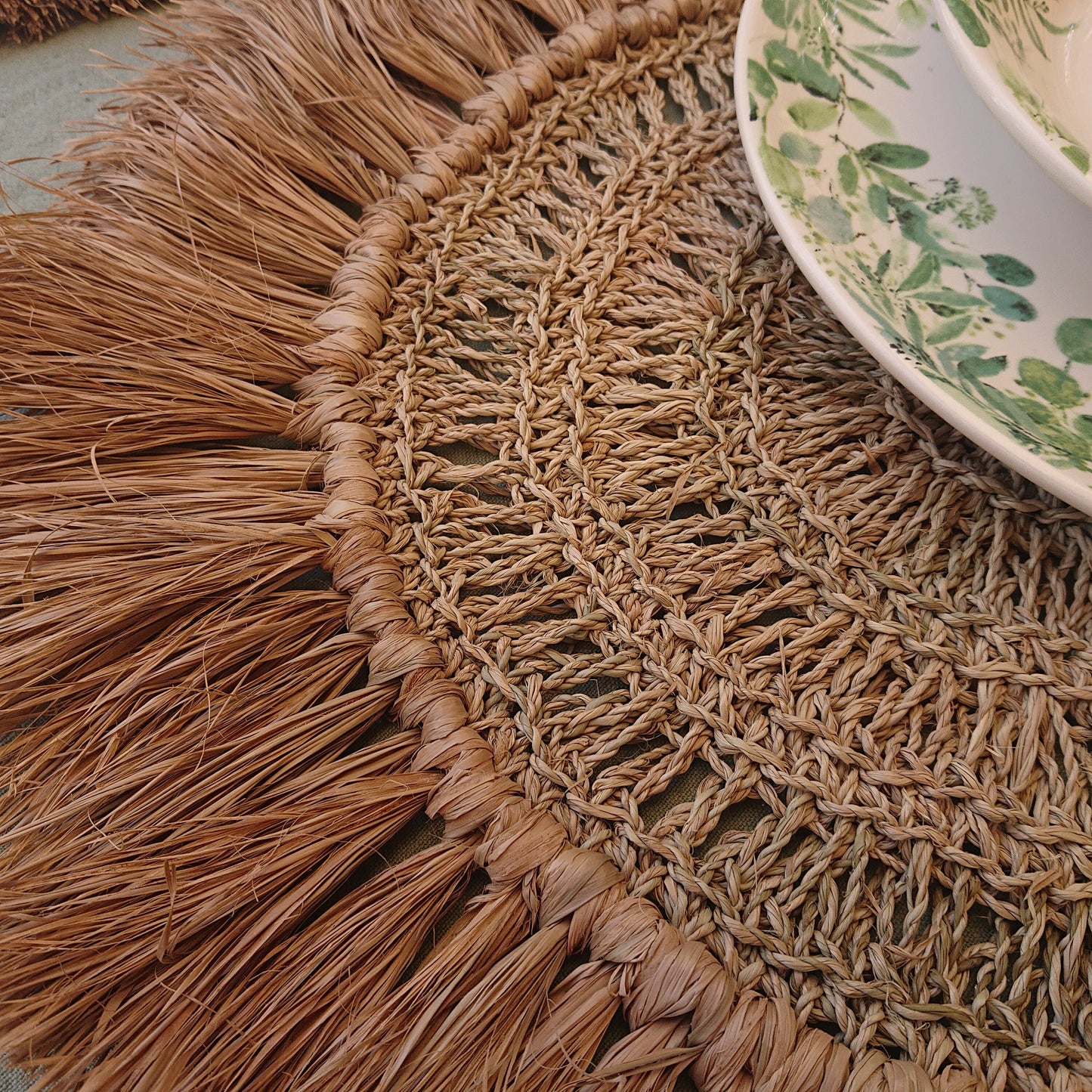 Natürliches Tischset mit Bastfransen D 45cm