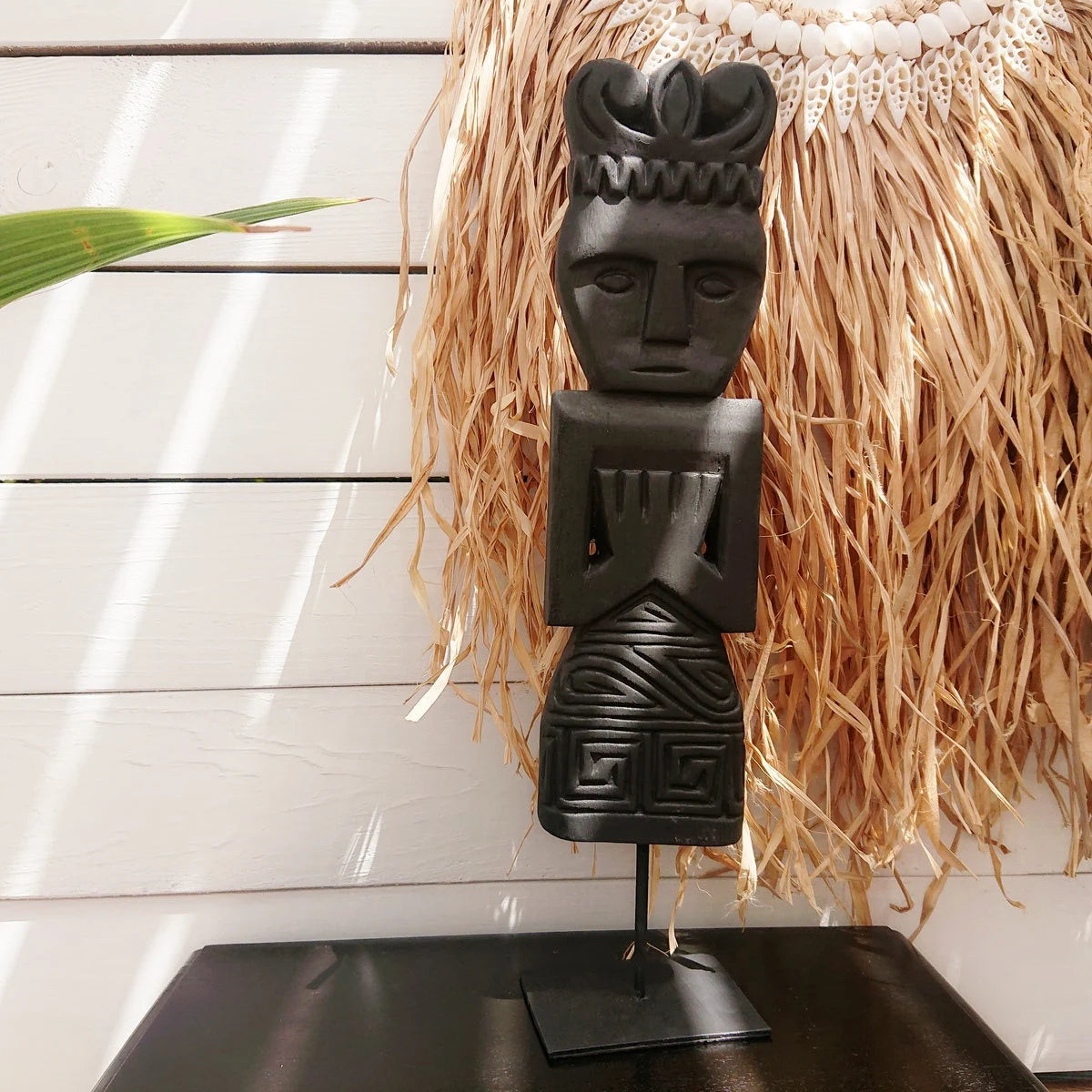 Estatua decorativa de madera tallada