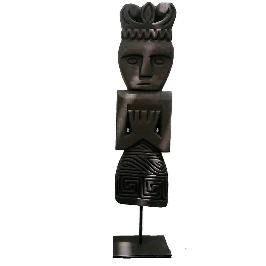 Estatua decorativa de madera tallada