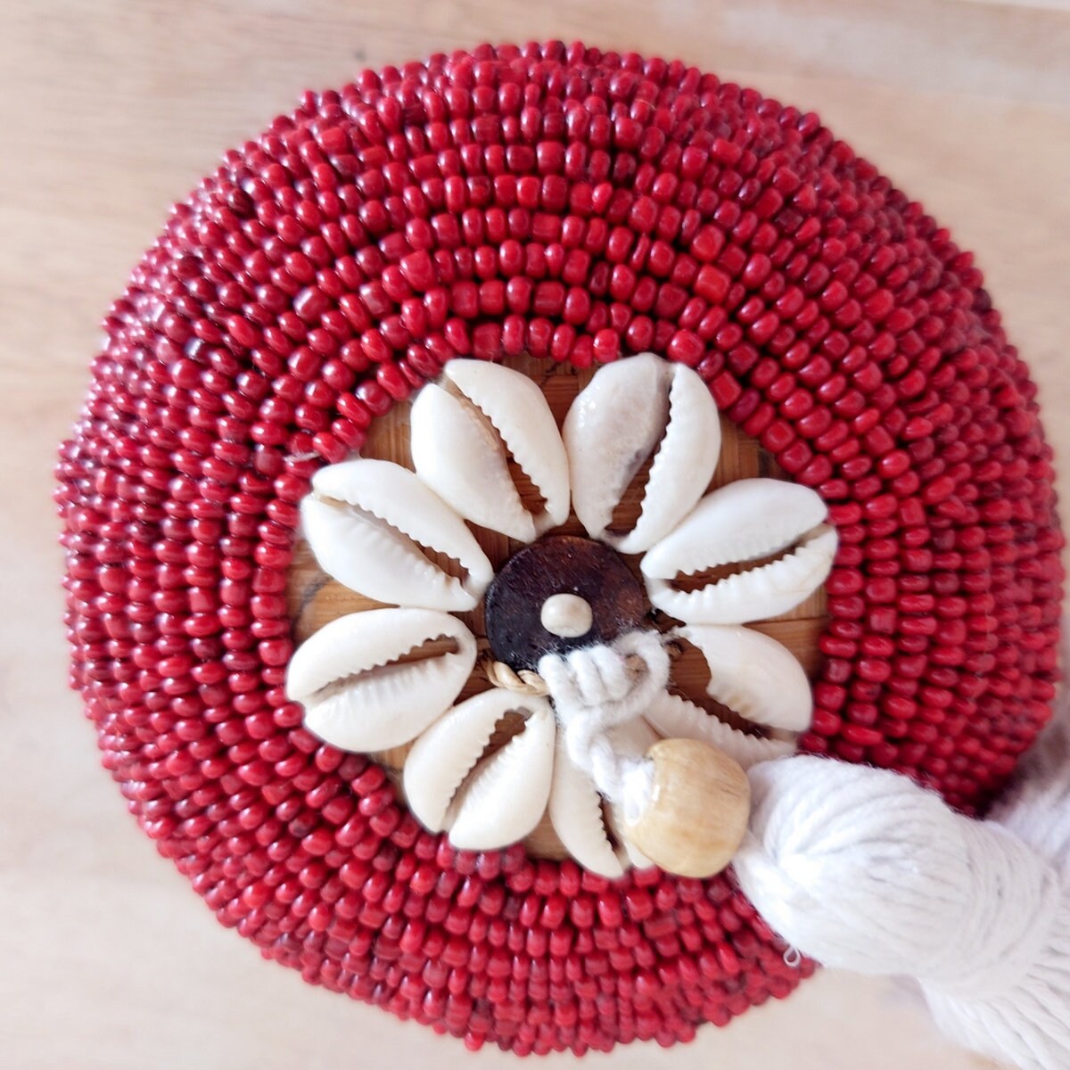 Scatola "Perla" in Bambù e Perle, Rossa con pompon D 11cm 🌿🐚