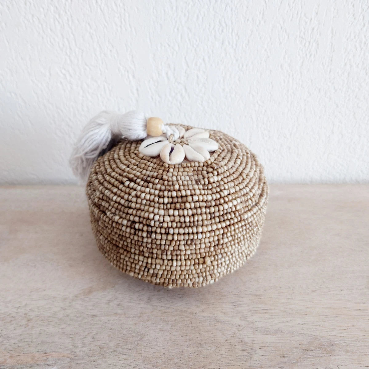 Scatola "Perla" in Bambù e Perle Beige con pompon D 11cm 🌿🐚