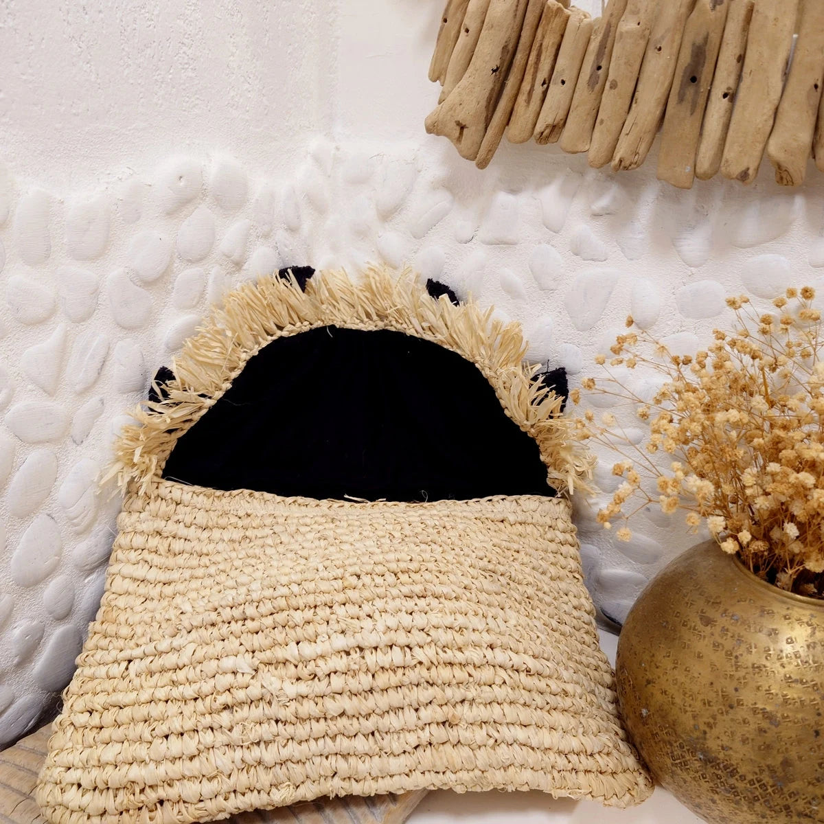 Sacchetto in rafia beige con pompon neri - Collezione Bona