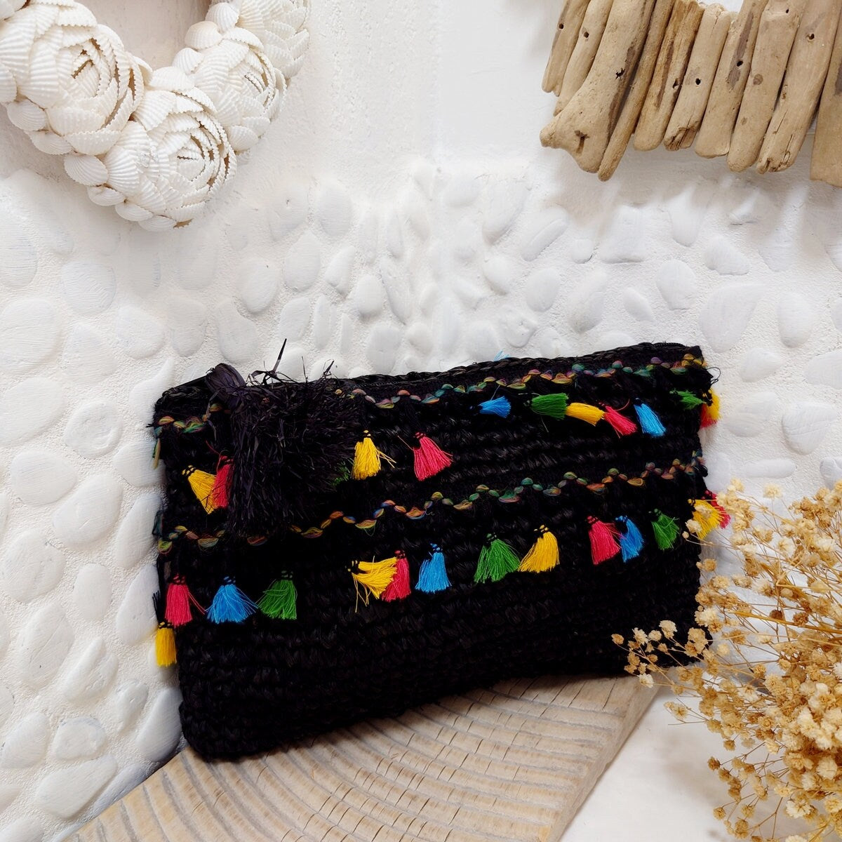 Pochette en Raphia avec Pompons Multicolores – Collection Bona