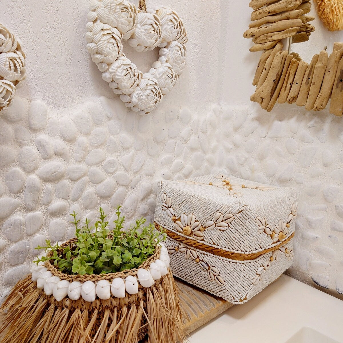 Scatola di bambù balinese con perline di vetro bianco🌿🐚
