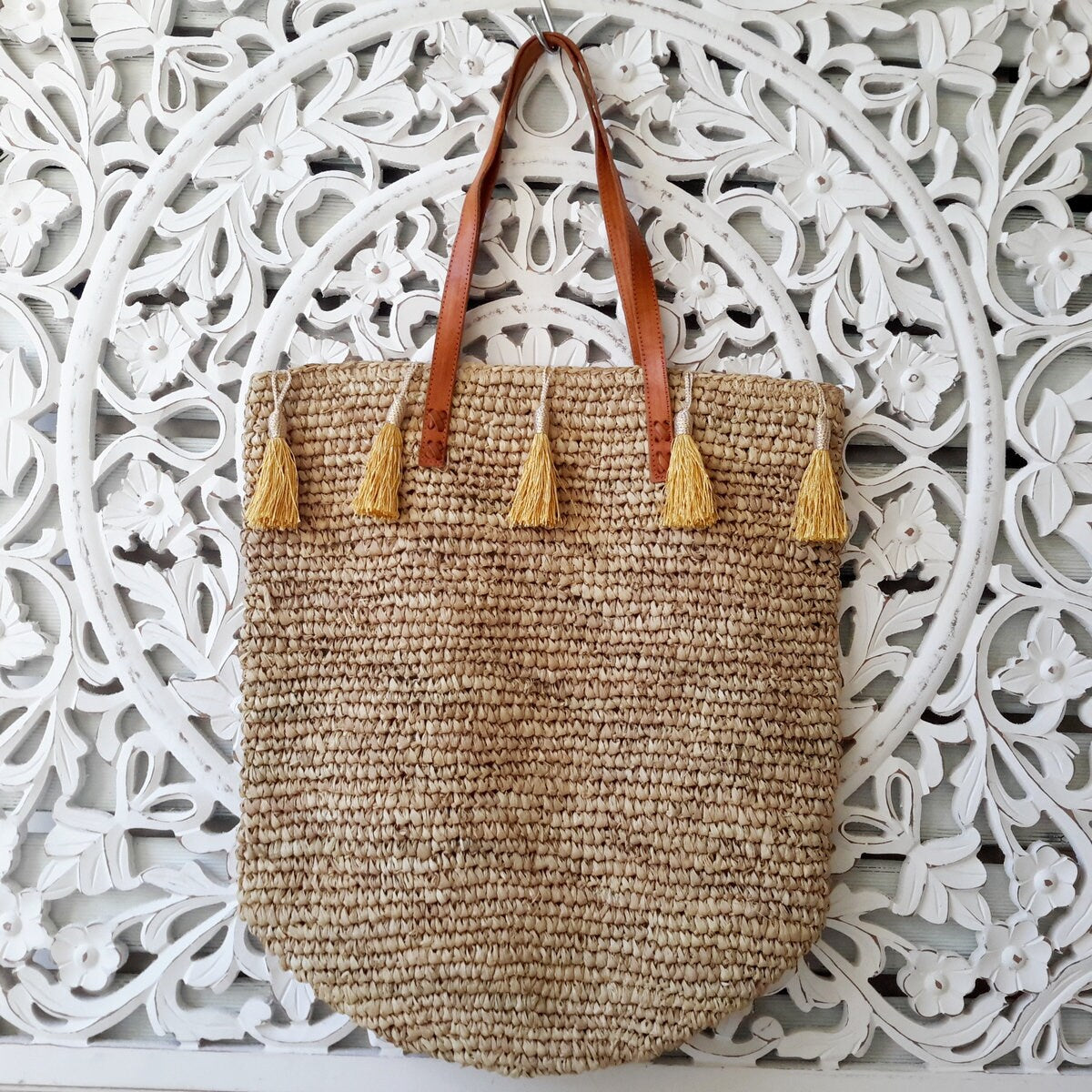 Bolso Jemen de Rafia con Pompones Dorados
