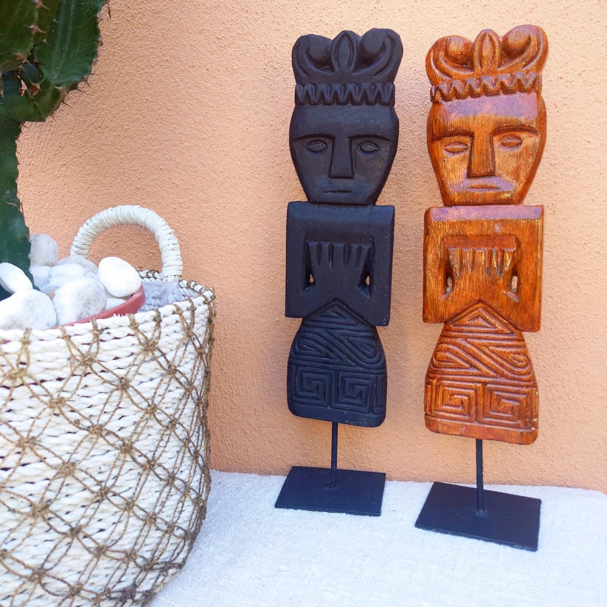 Estatua decorativa de madera tallada