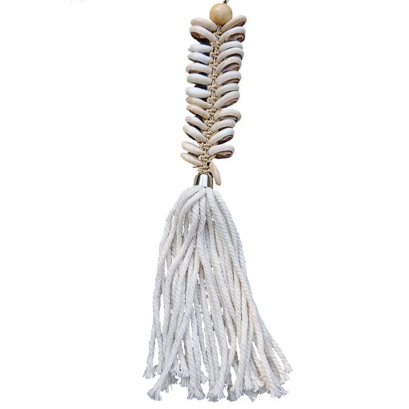 Colgante decorativo de conchas con borla