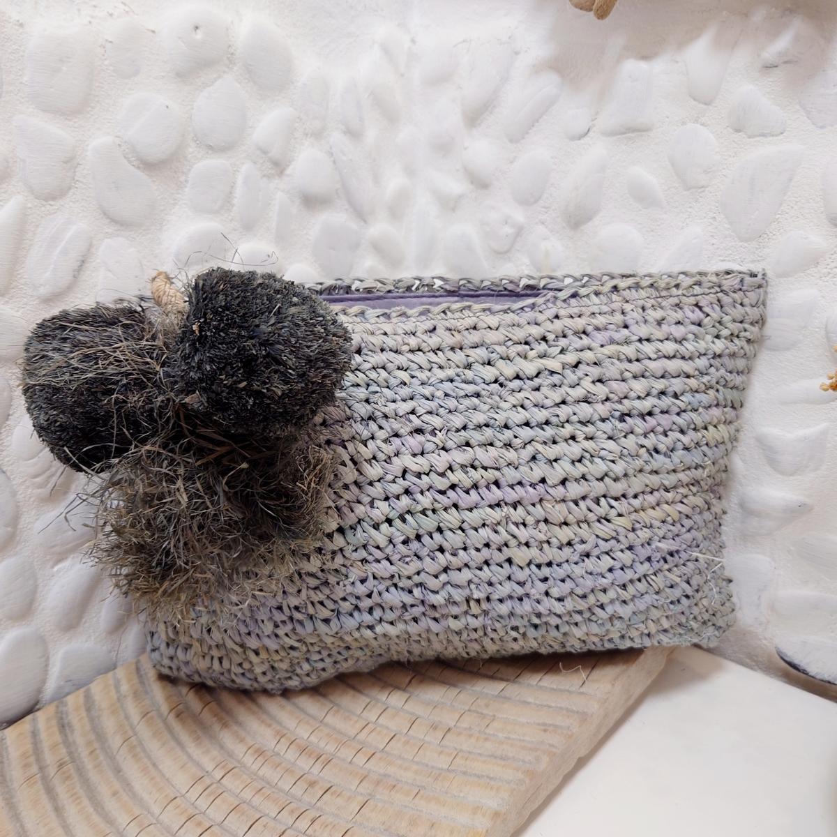 Bastbeutel mit Pompons