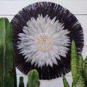 Décoration Ronde en Raphia Noir, Plumes Grises, D 62 cm