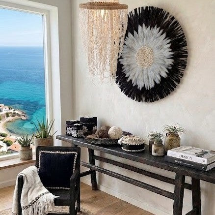 Decorazione rotonda in rafia nera, conchiglie e piume grigie, D 62 cm