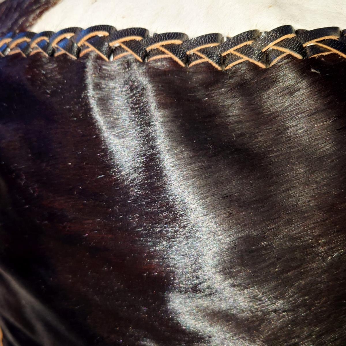 Pouf rond en peau de vache